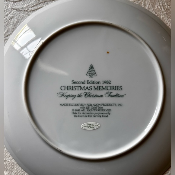 1982 Decorative Christmas Plate by Avon - Picture 2 of 4